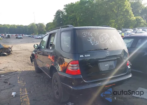 2000 Mercedes-Benz Ml 320 z USA, uszkodzony, nr VIN 4JGAB54E7YA155826